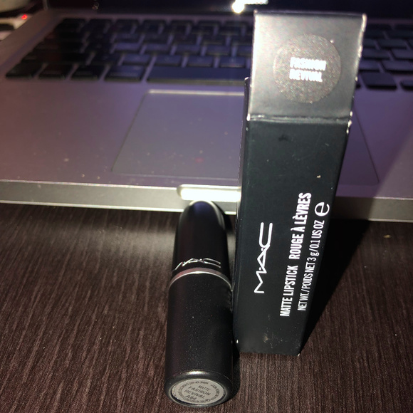 Mac Cosmetics Matte Lipstick Fashion Revival BNIB - Picture 3 of 3